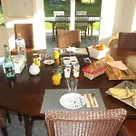 Au Bonheur Frontalier 住宿加早餐酒店