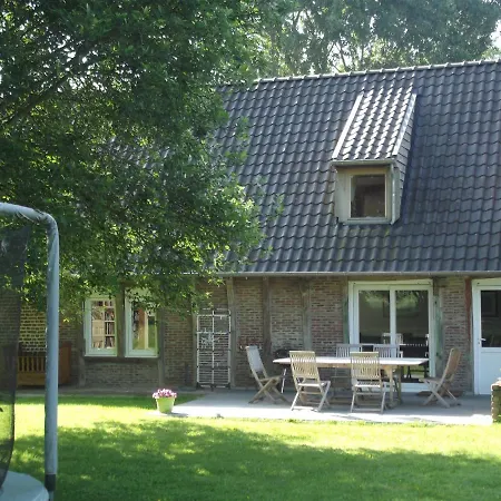 Au Bonheur Frontalier Bed & Breakfast *